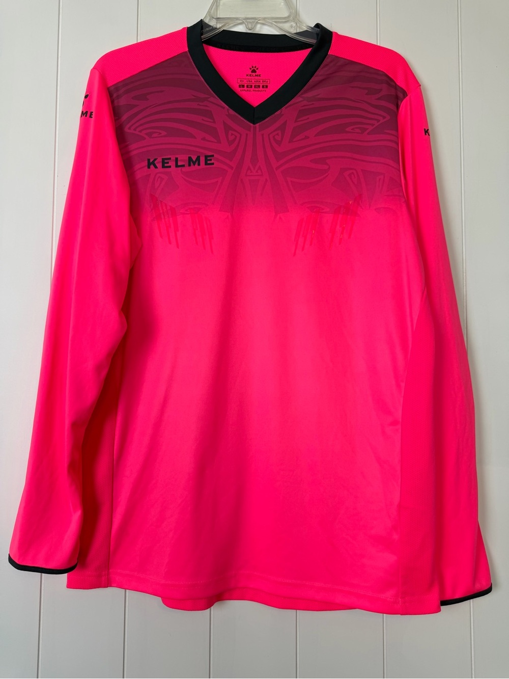 Men's Long-Sleeve Training Shirt in Hot Pink